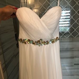 White floor length dress sweetheart neckline